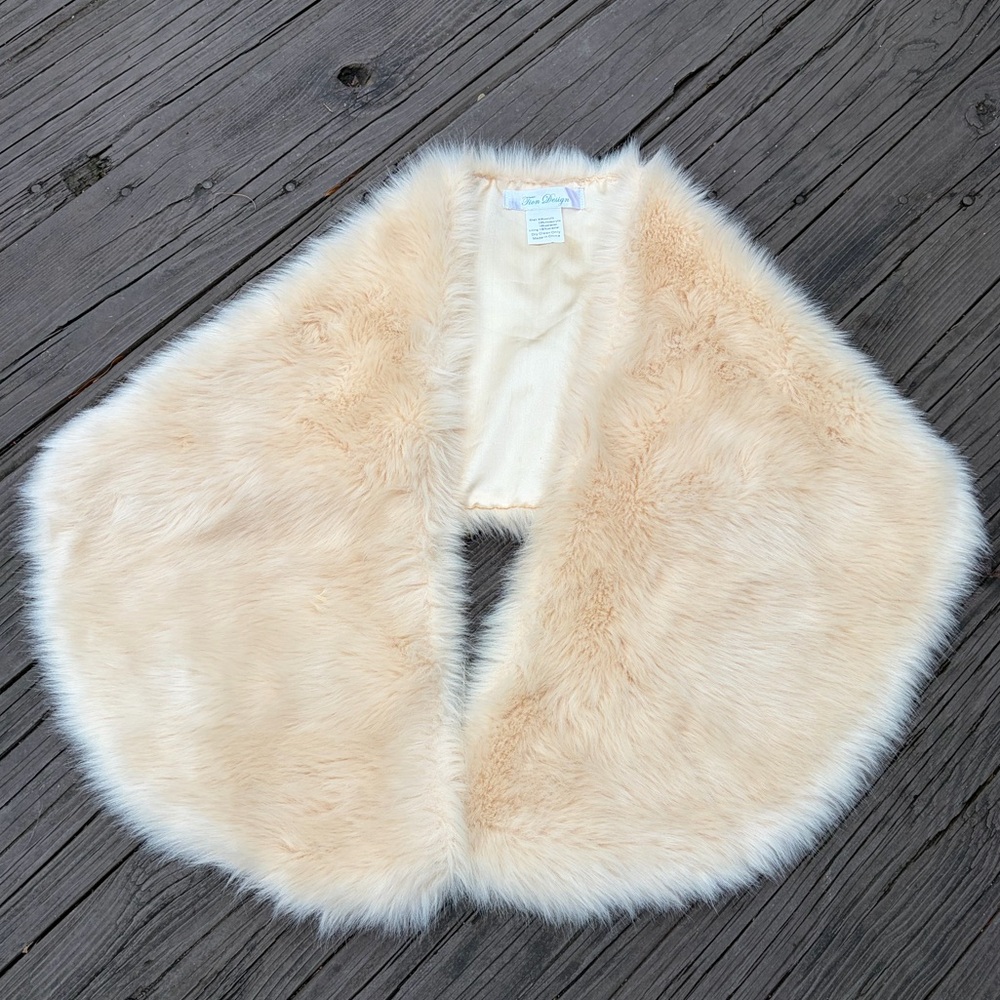 Tion Design Cream Faux Fur Wrap